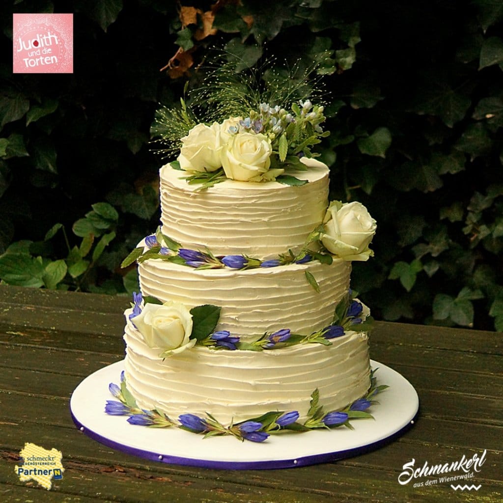 Romantische Hochzeitstorte mit hochwertiger Dekoration aus der Konditorei Judith und die Torten
